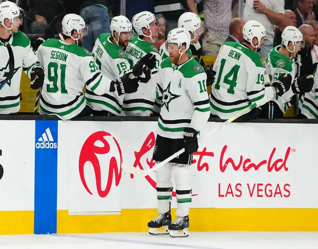 Dallas Stars players celebrate on the bench after a goal against the Pittsburgh Penguins