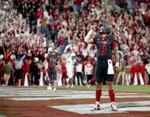 Oklahoma Sooners quarterback celebrates touchdown during game vs BYU Cougars on November 18, 2023