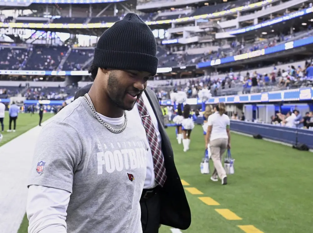 cardinals nfl player on sideline
