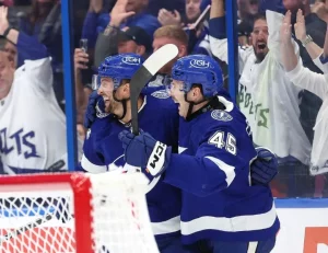 hockey-players-celebrating a goal