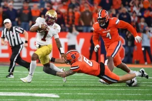 ncaaf-player-running-with-the-ball
