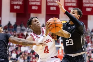 indiana hoosiers player shooting