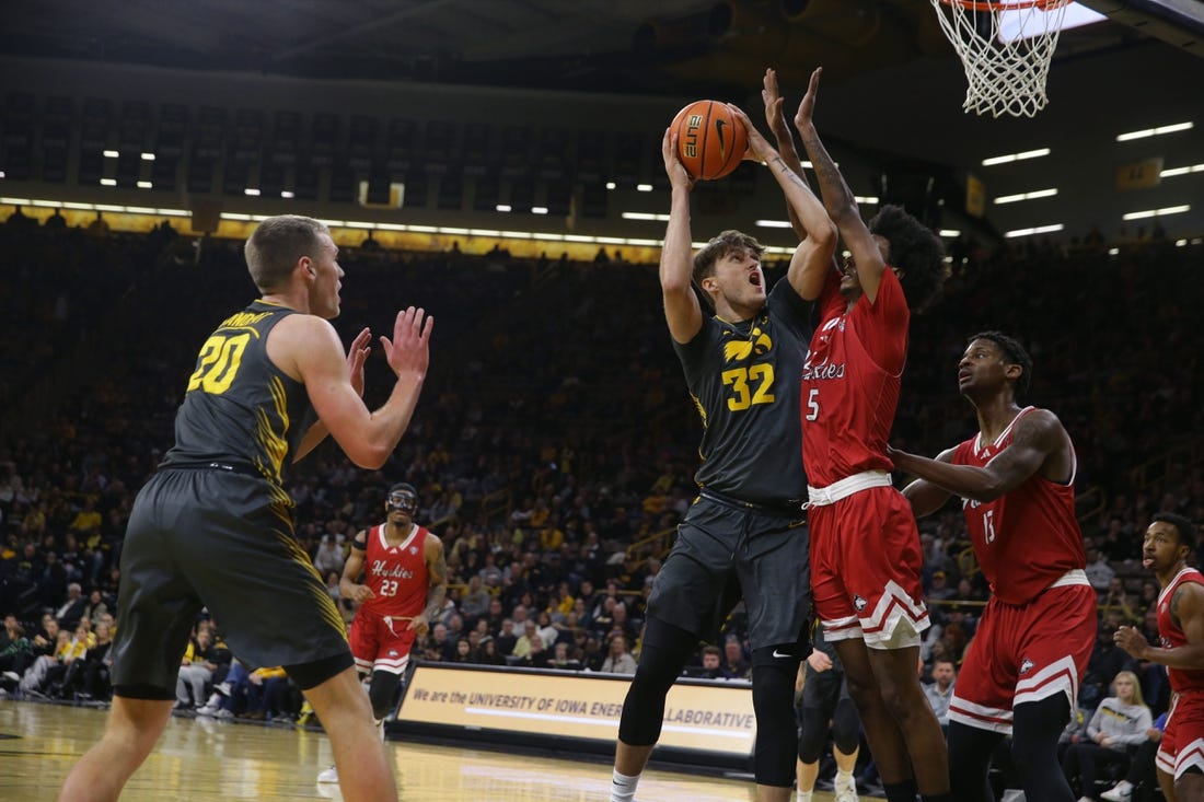 NCAAB 7 22192349