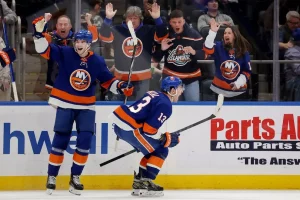 New York islanders players and fans celebrating