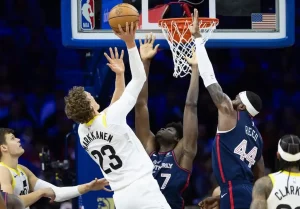 Lauri Markkanen, wearing jersey number 23, attempts a layup.
