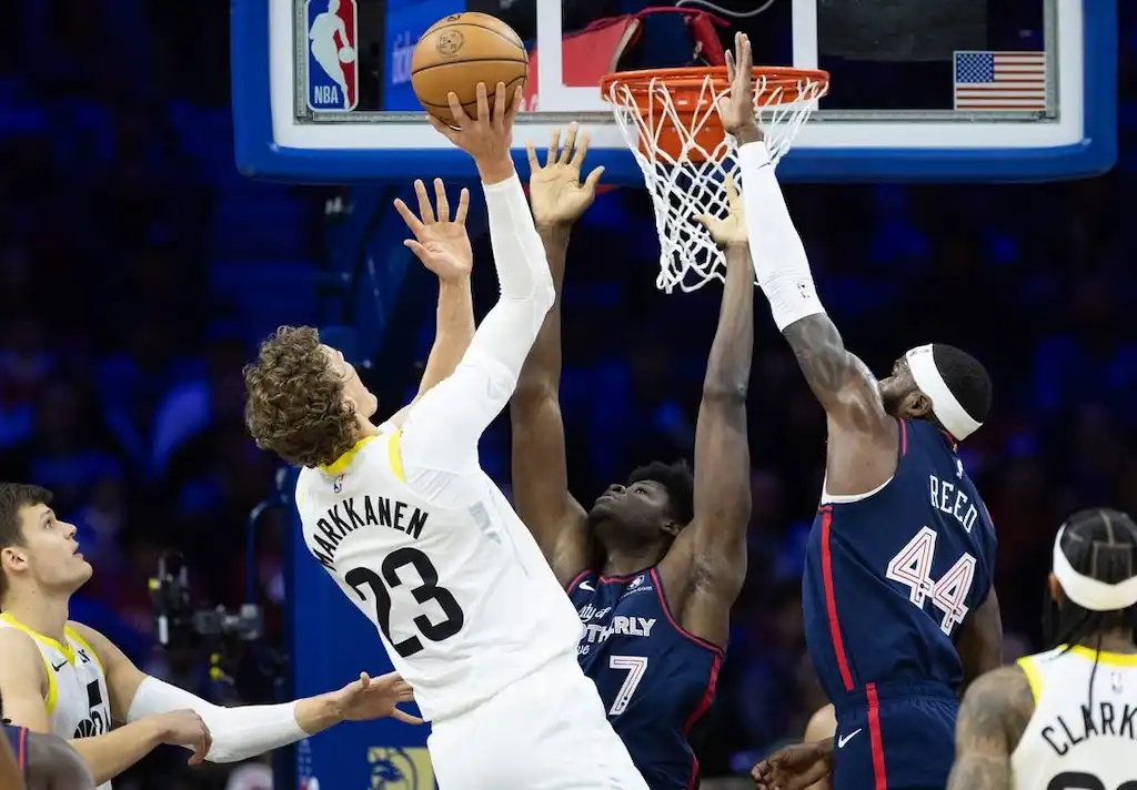 Lauri Markkanen, wearing jersey number 23, attempts a layup.