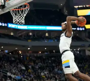 ncaab player slam dunking