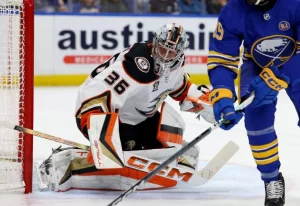 nhl goalkeeper staring at puck