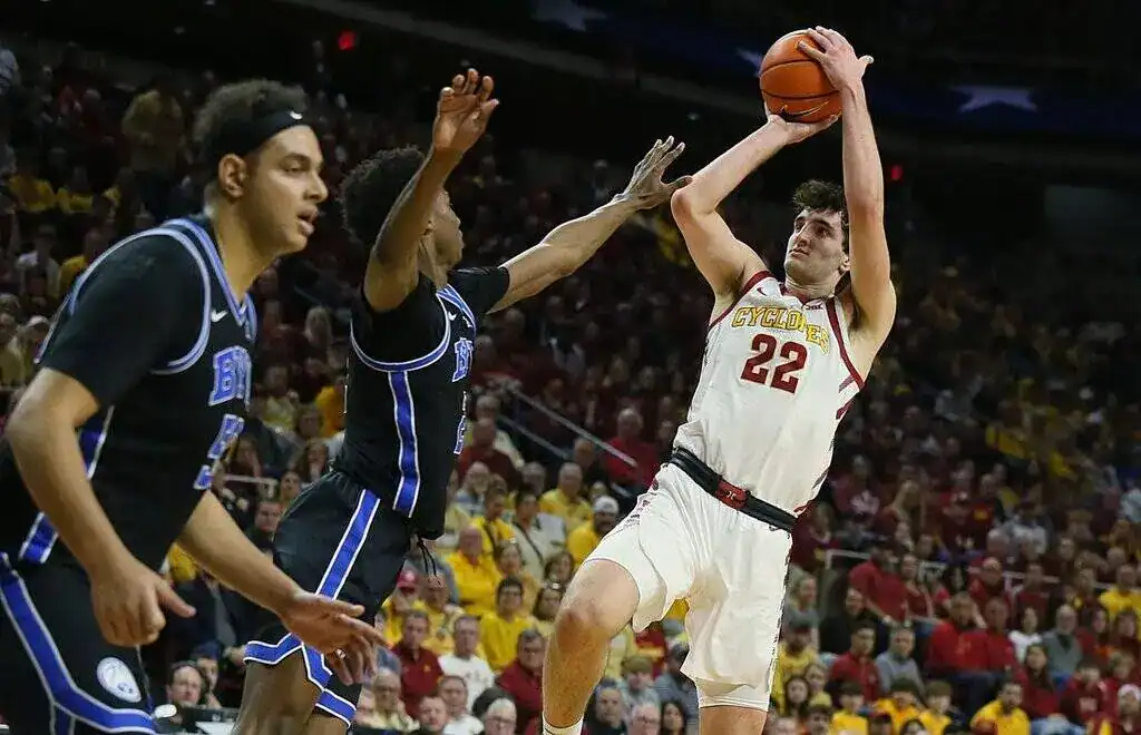 NCAAB 1 Clyclones Player Basketball