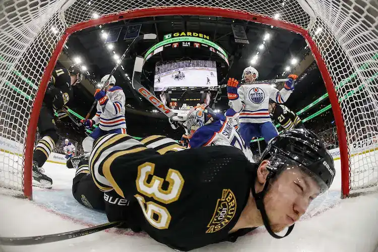 bruins player in goal