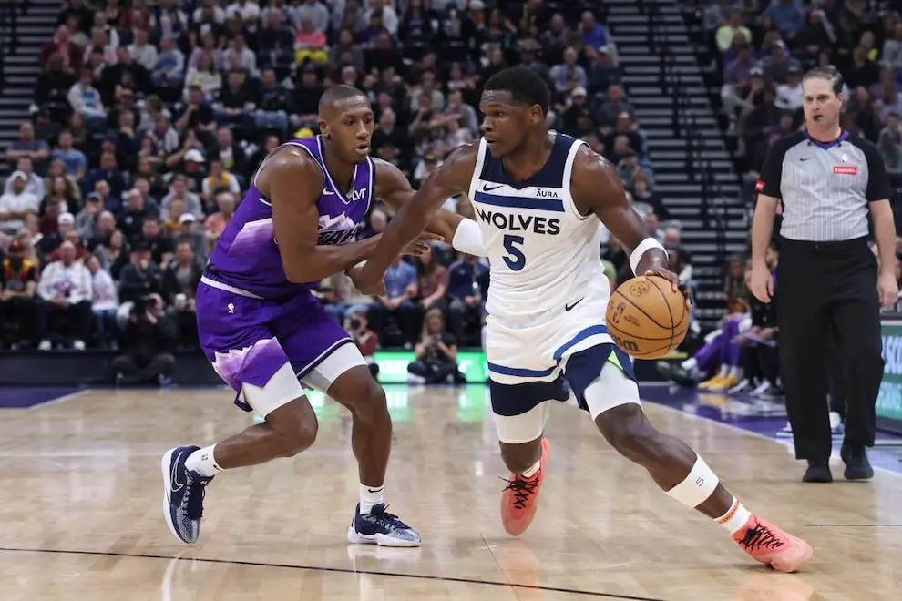 minnesota player vs utah player in the court
