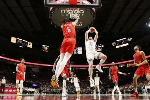 oklahoma city thunder player scoring a point
