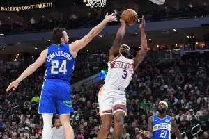 suns player dunking