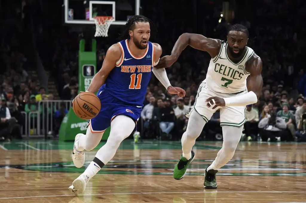 4 A New York Knicks player drives to the basket.