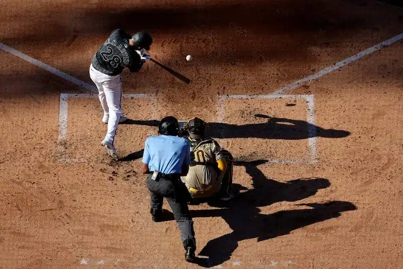 8 mlb batter hitting