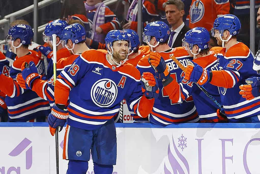 Oilers Bench Celebrating