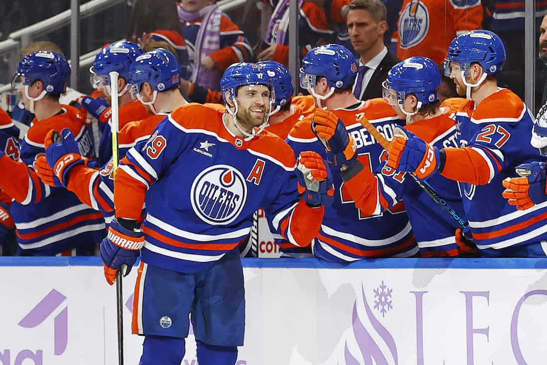NHL 7 Oilers Bench Celebrating