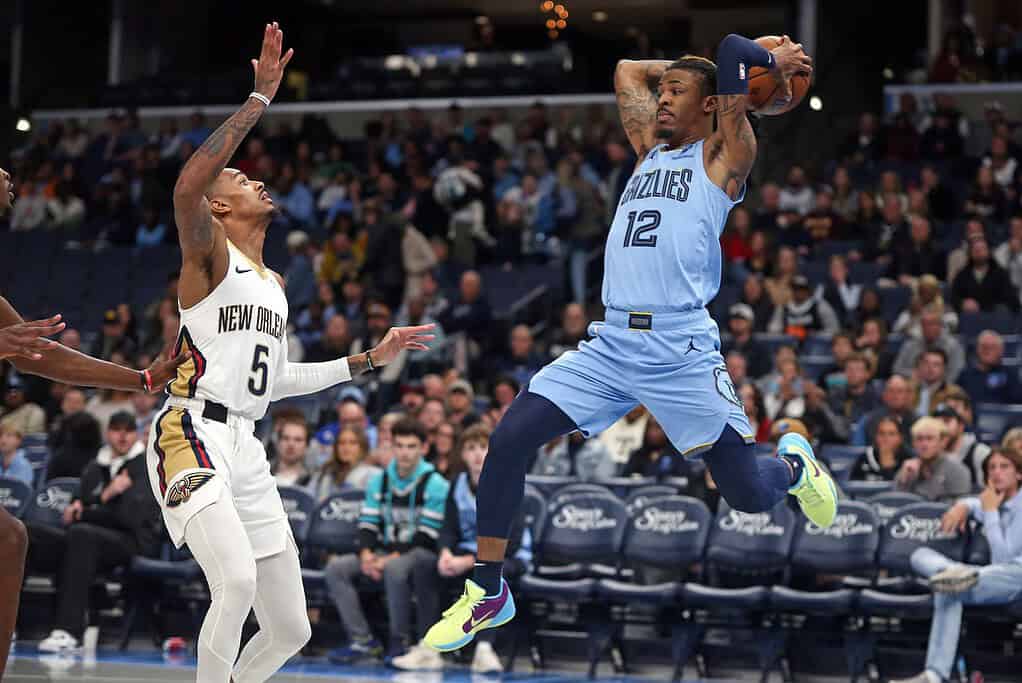 Grizzlies player jumping