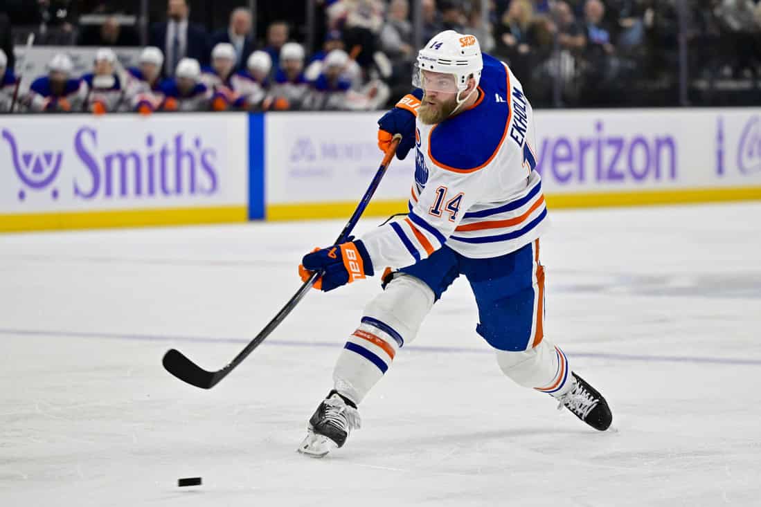 NHL 8 Oilers player dribbling