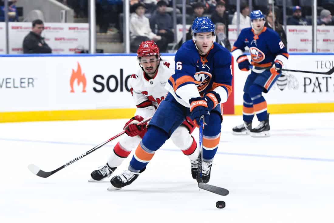NHL 3 Islanders Player Dribbling