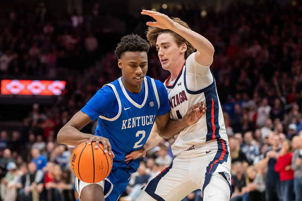 Kentucky player guarding