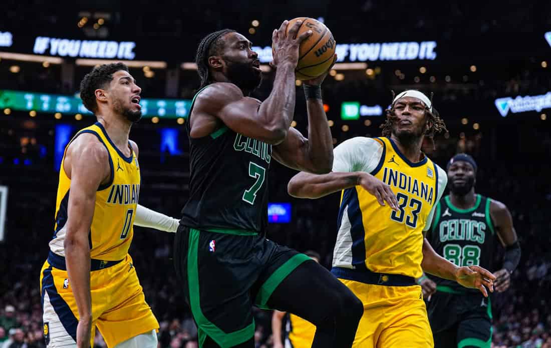 5 Celtics Player Laying up