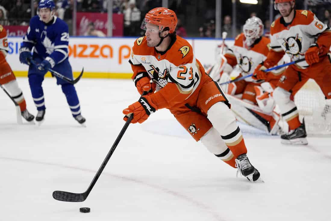 NHL 2 Ducks player dribbling
