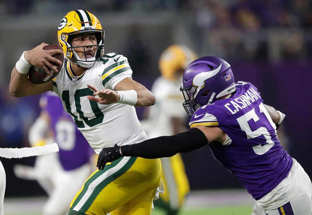 Packers Qb Passing the ball