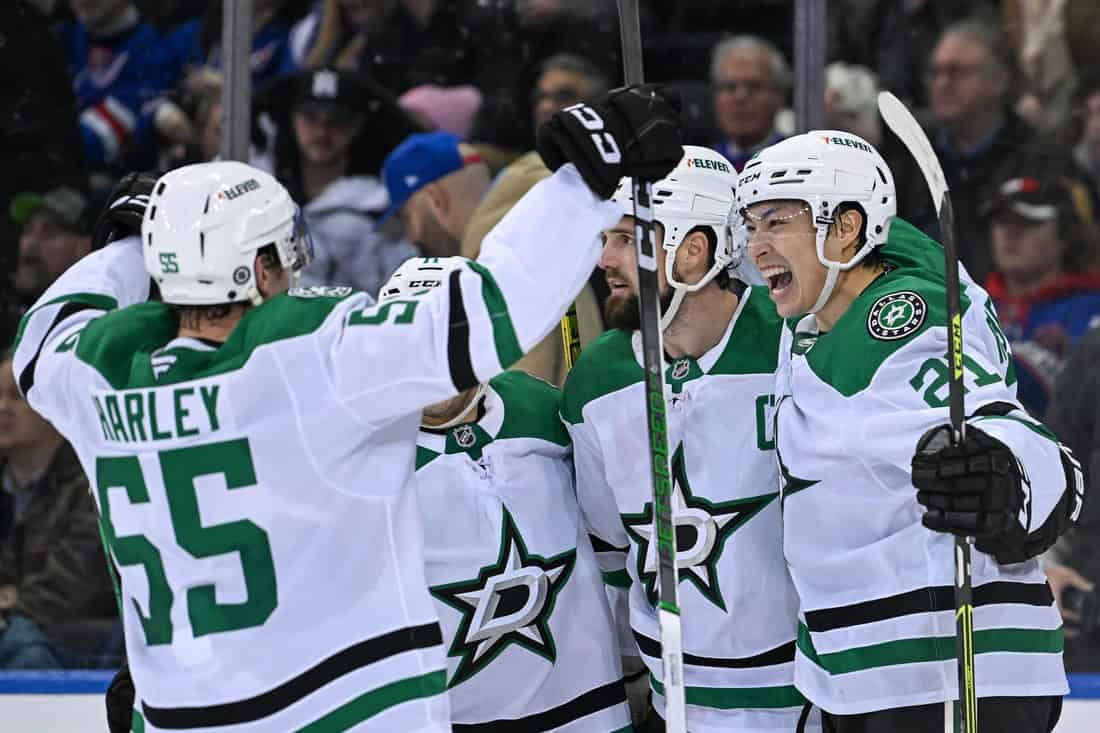 NHL 5 Dallas player celebrating