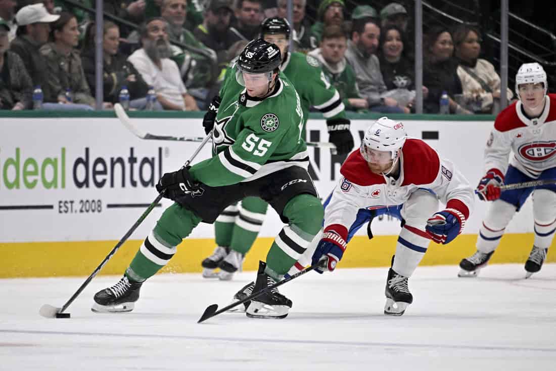 NHL 7 Dallas Stars Player Dribbling