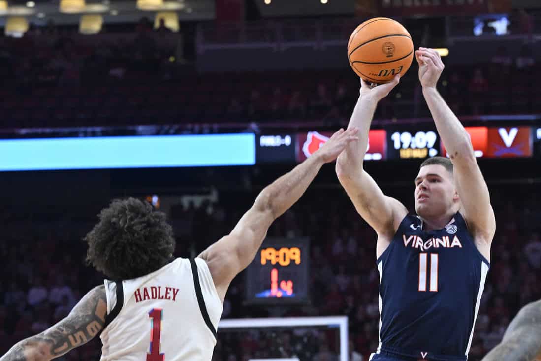 NCAAB 1 Virginia player shooting