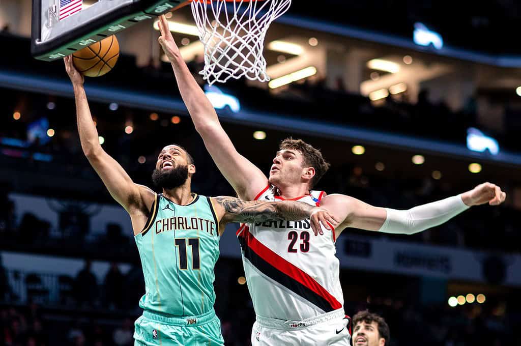 Trailblazers player blocking