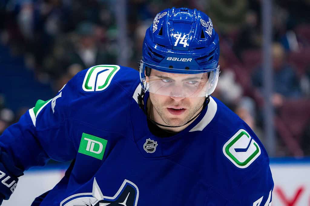 Arizona Coyotes vs Vancouver-canucks