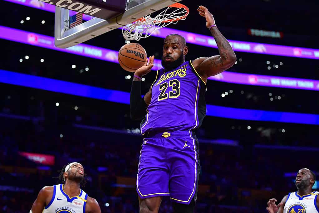 Lebron dunking