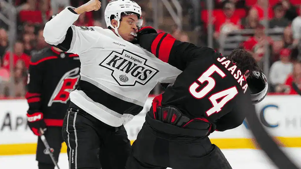KINGS VS PLAYER