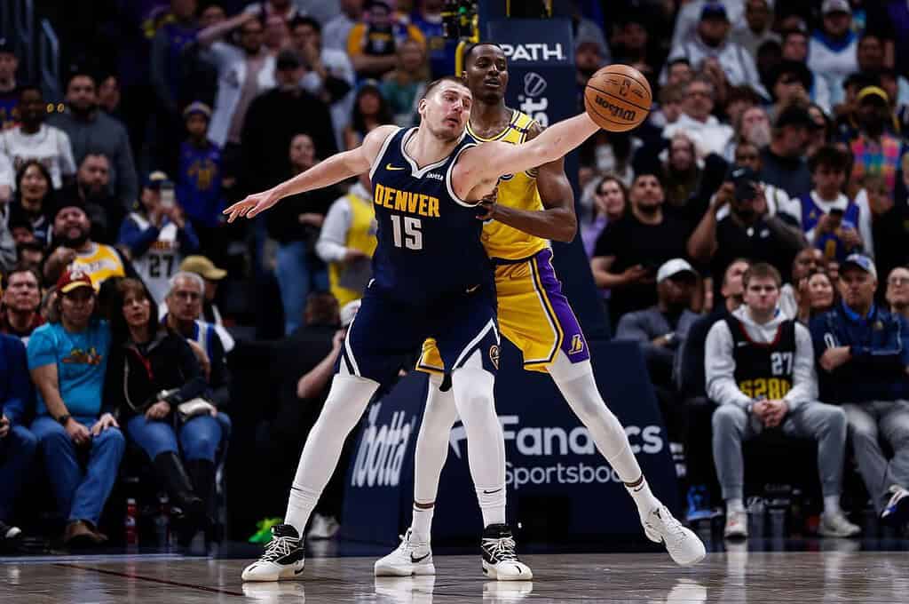 Jokic catching the ball