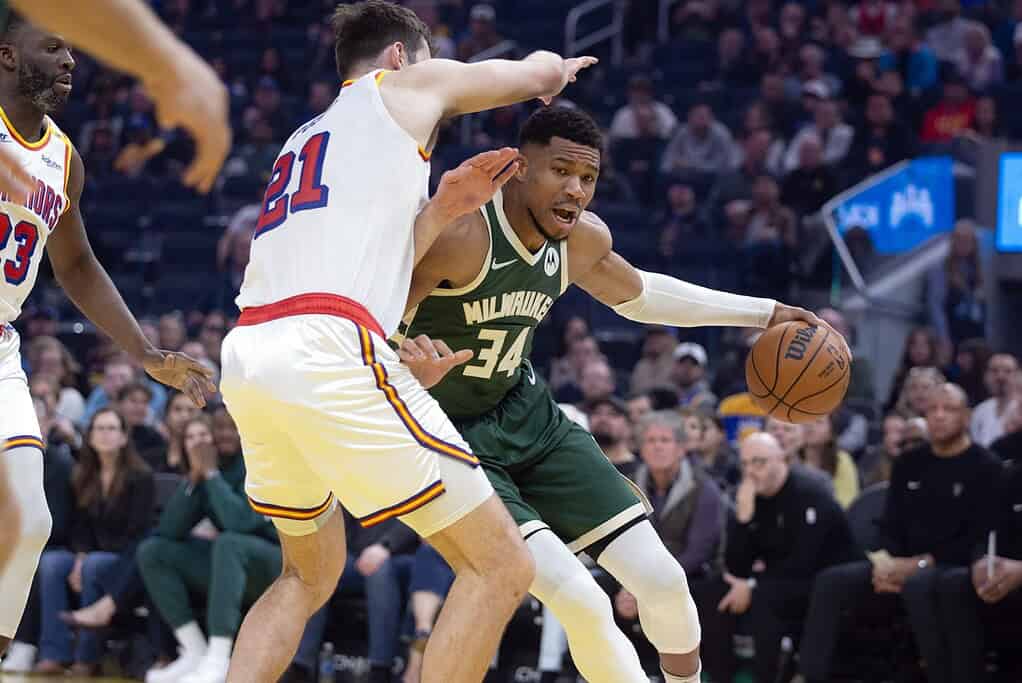 Giannis atacking the rim