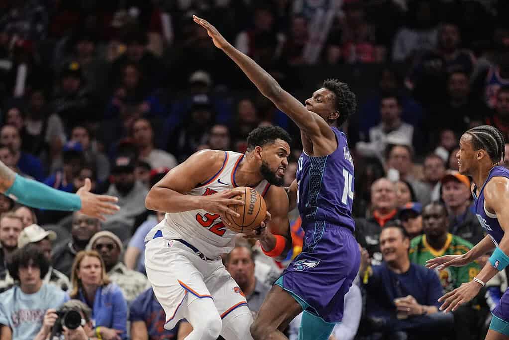 Knicks player guarding the ball