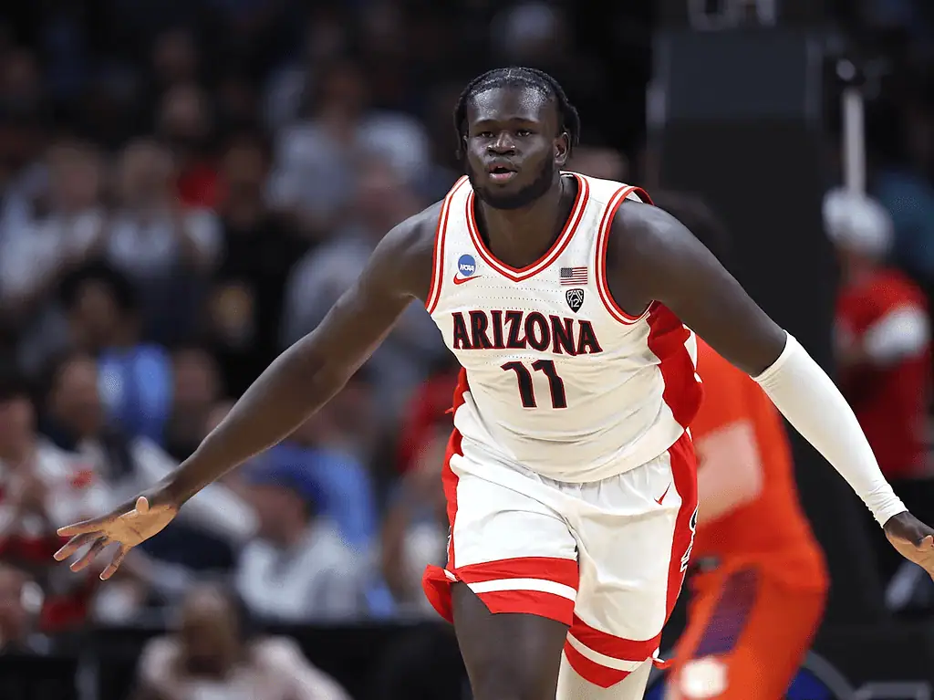 Oregon Ducks vs Indiana Hoosiers Picks and Predictions March 4th 2025 3 A basketball player wearing a jersey labeled "ARIZONA" and the number 11, engaged in gameplay on a basketball court.