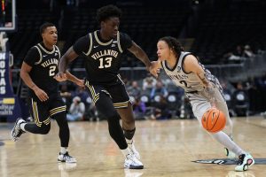Hoyas player dribbling the ball