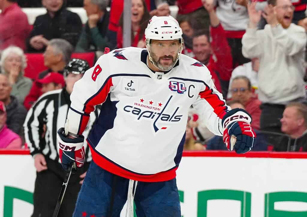 Washington Capitals vs Chicago Blackhawks Picks and Predictions April 4th 2025