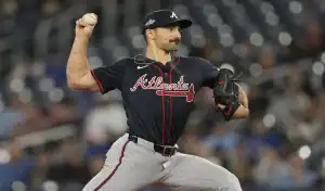 Atlanta Braves pitcher delivers a pitch during game vs Phillies