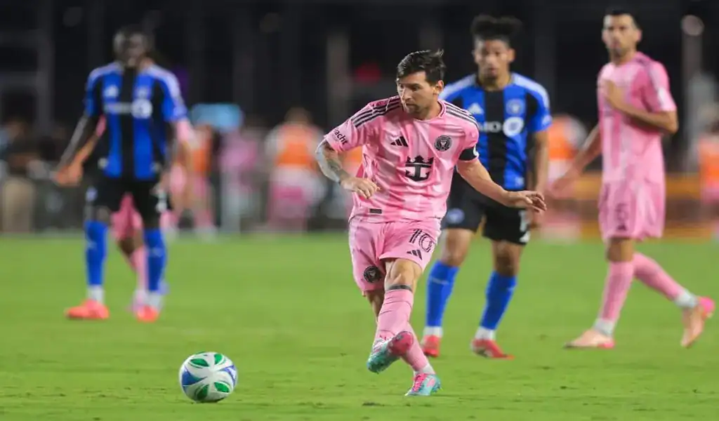 Lionel Messi controls the ball during Inter Miami match vs Columbus Crew