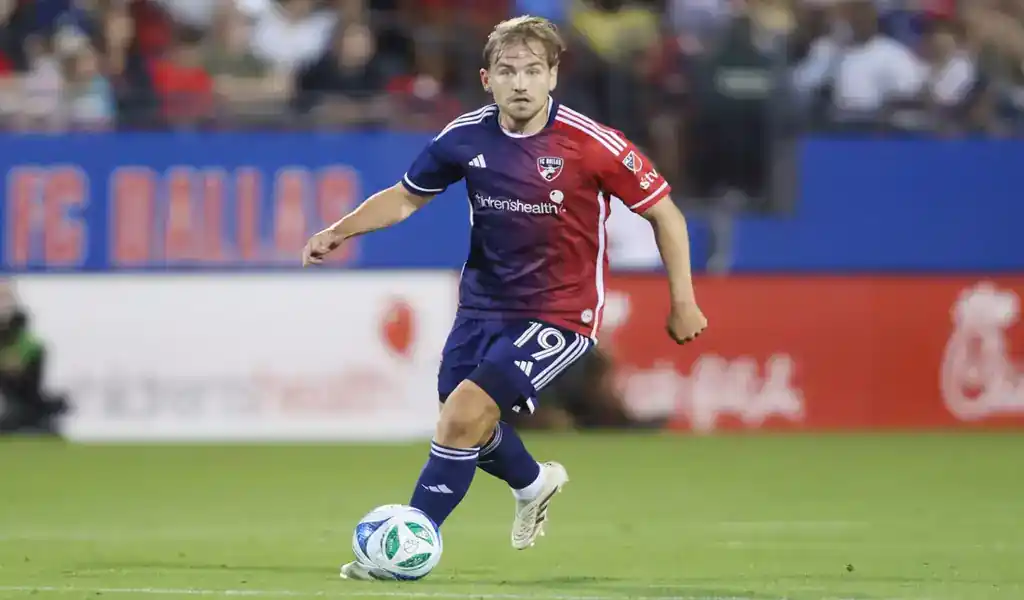FC Dallas player dribbles the ball during match against Seattle Sounders FC on May 24, 2025.