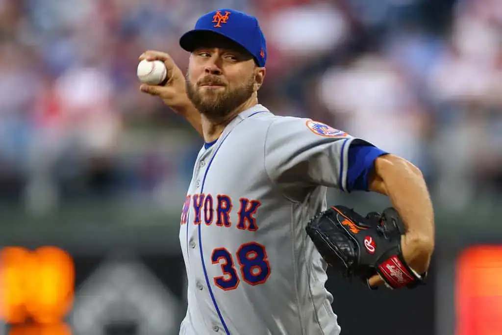 New York Mets vs Chicago White Sox Picks and Predictions May 27th 2025 3 A baseball pitcher wearing a gray New York Mets jersey throws a ball, showcasing focused athleticism on the field during a game.