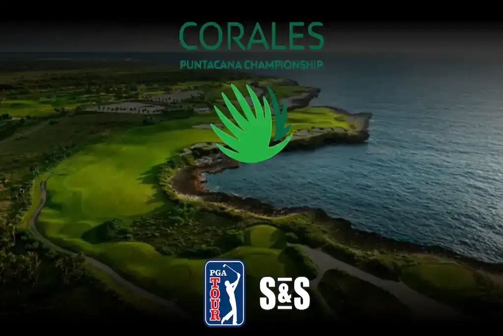 Vista aérea del campo de golf frente al mar donde se celebra el Campeonato Corales Puntacana del PGA Tour en 2025.