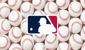Logo de la MLB sobre fondo de pelotas de béisbol representando las divisiones de la temporada 2025