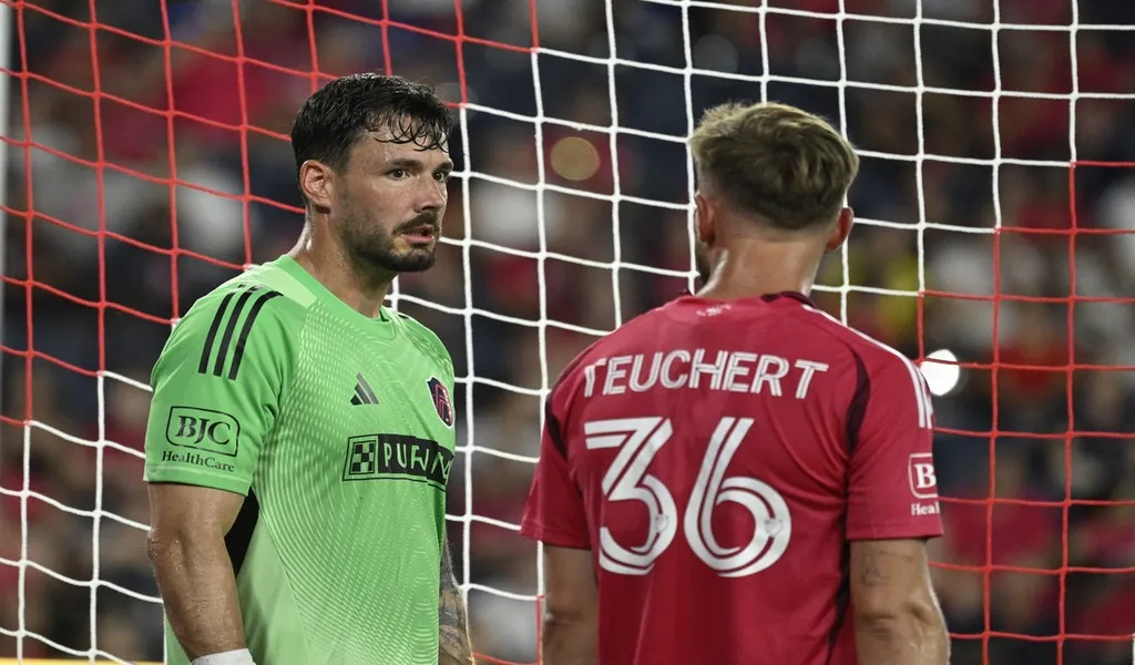 Houston Dynamo and St. Louis City SC players exchange words during tense MLS moment June 28th 2025
