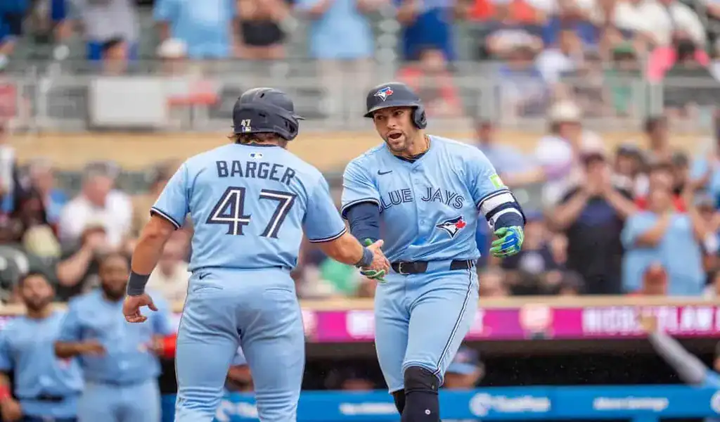 Toronto Blue Jays players celebrate during game against the Minnesota Twins, June 8th 2025