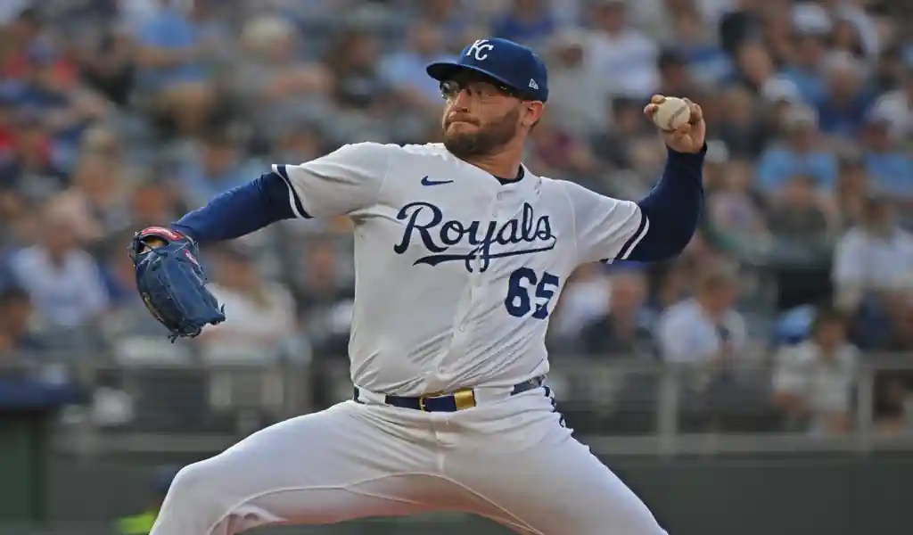 Kansas City Royals pitcher delivering a pitch during the game against the Los Angeles Dodgers on June 27, 2025